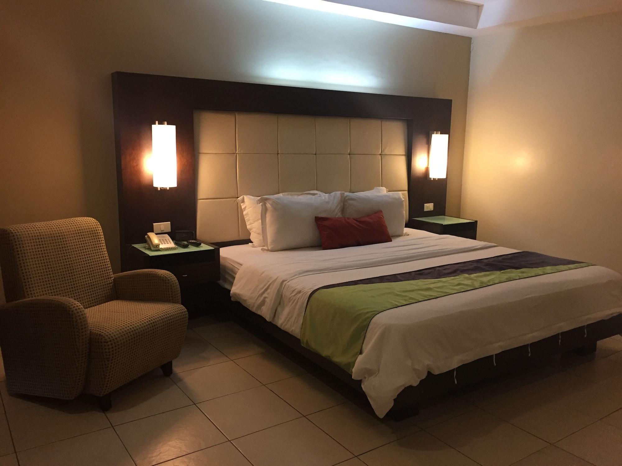 Circle Inn - Iloilo City Center Dış mekan fotoğraf