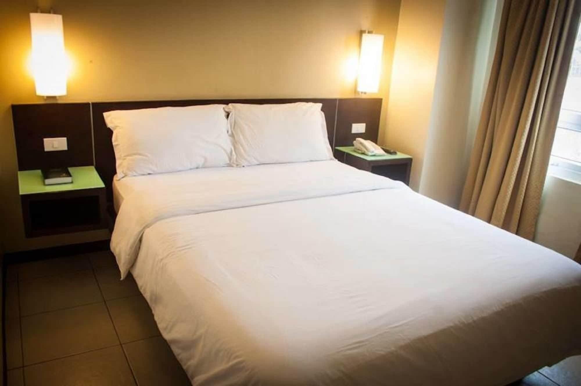Circle Inn - Iloilo City Center Dış mekan fotoğraf