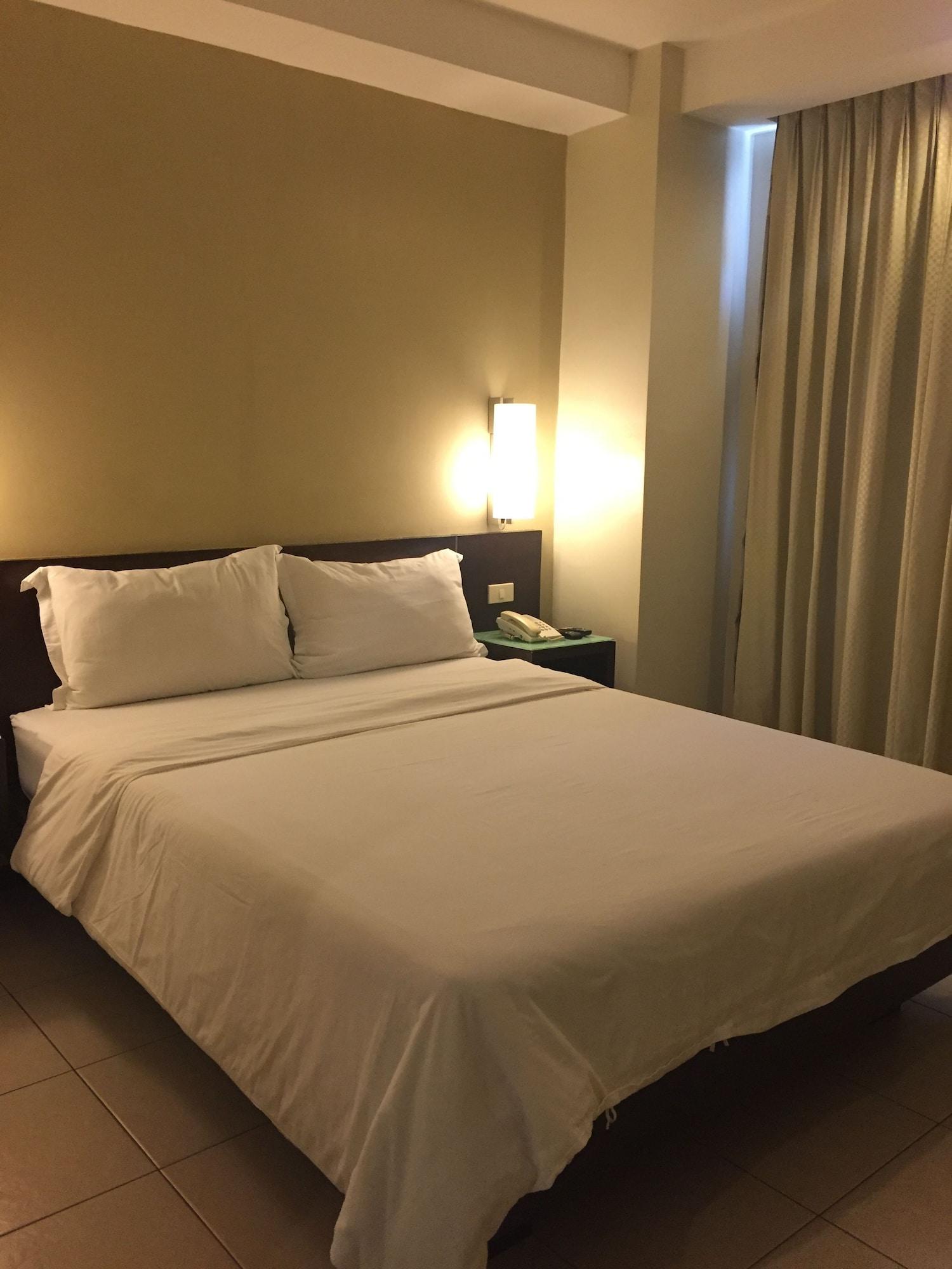 Circle Inn - Iloilo City Center Dış mekan fotoğraf