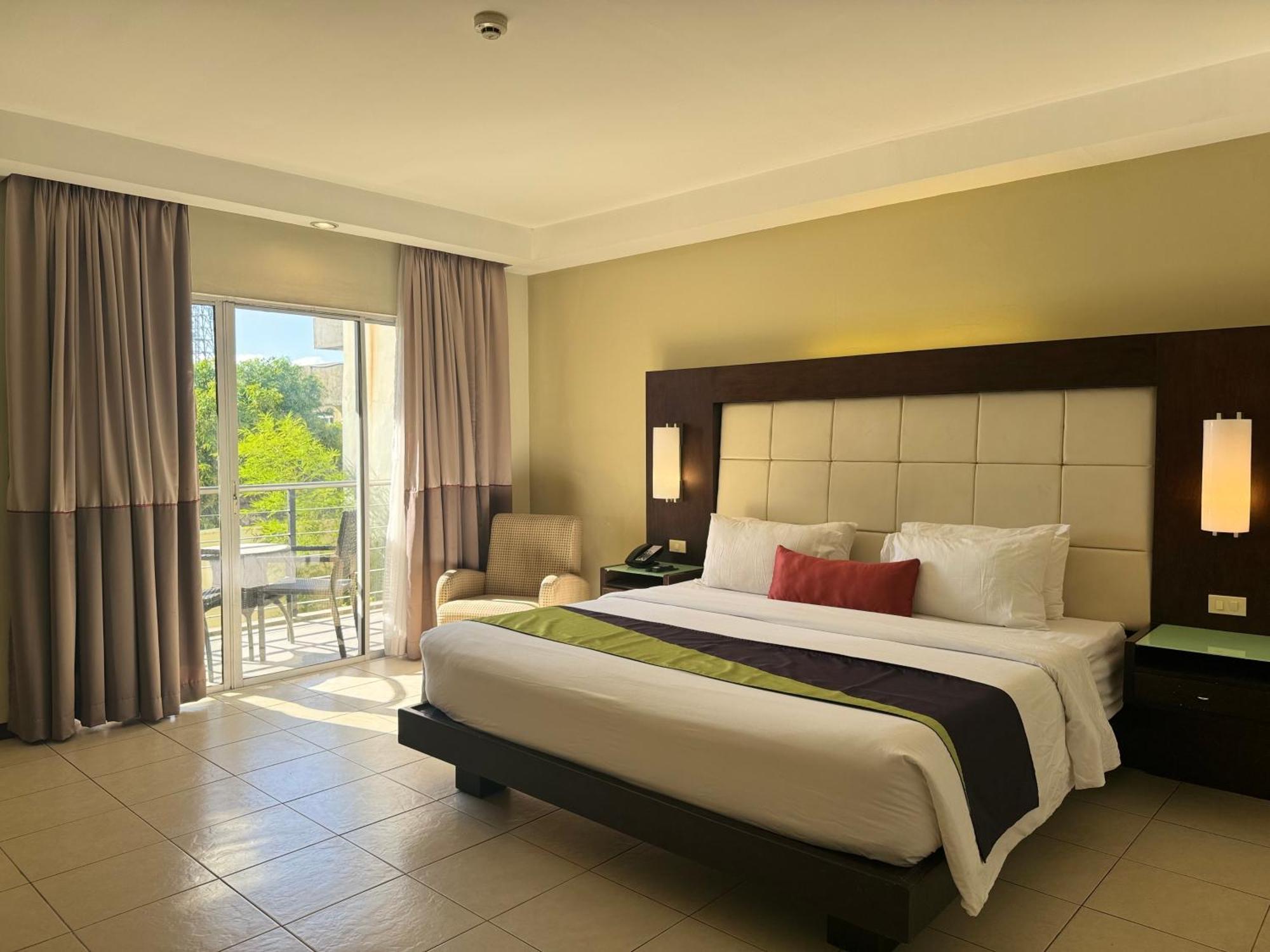 Circle Inn - Iloilo City Center Dış mekan fotoğraf