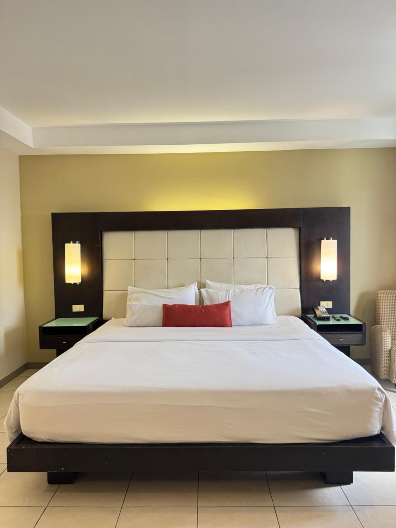 Circle Inn - Iloilo City Center Dış mekan fotoğraf