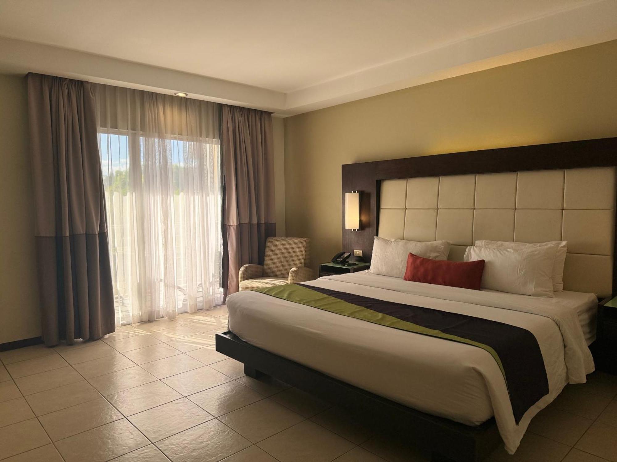 Circle Inn - Iloilo City Center Dış mekan fotoğraf