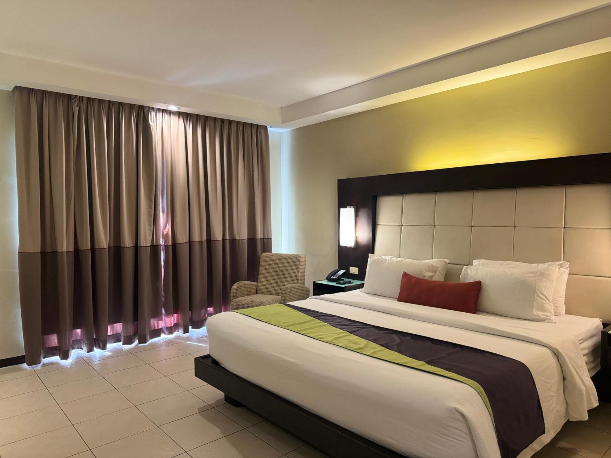Circle Inn - Iloilo City Center Dış mekan fotoğraf