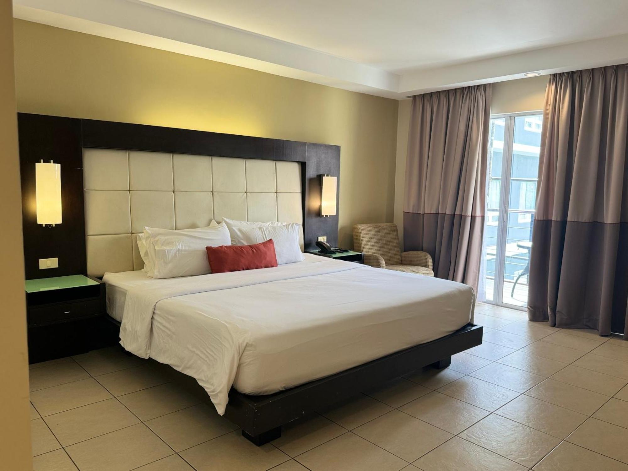 Circle Inn - Iloilo City Center Dış mekan fotoğraf