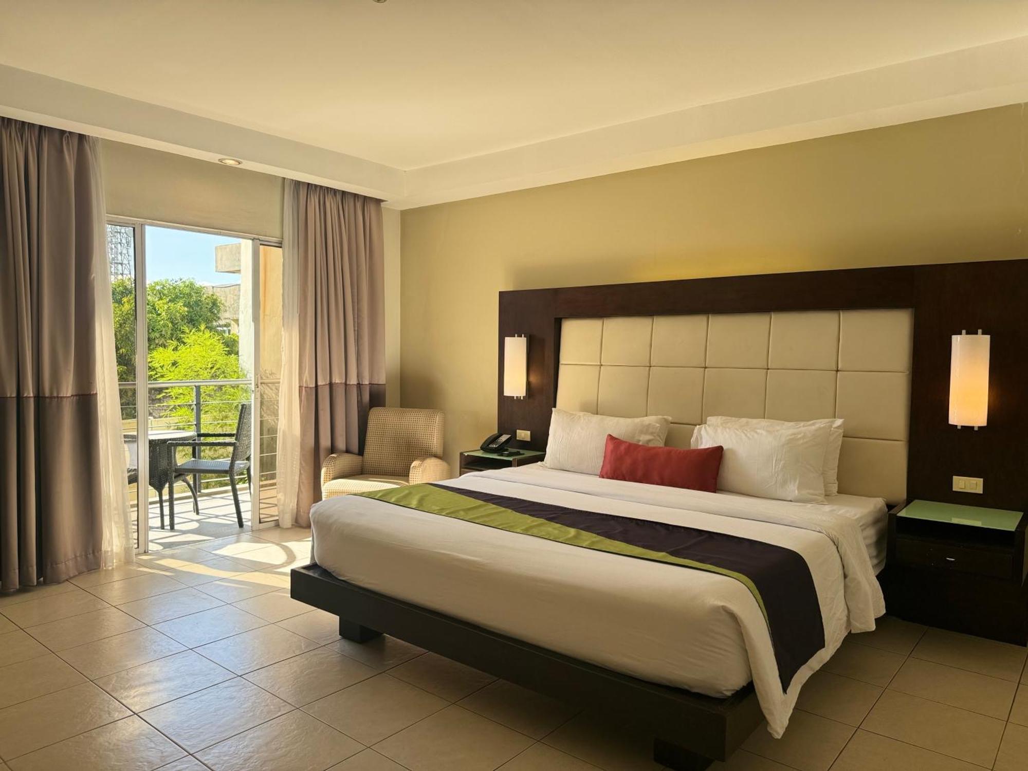 Circle Inn - Iloilo City Center Dış mekan fotoğraf