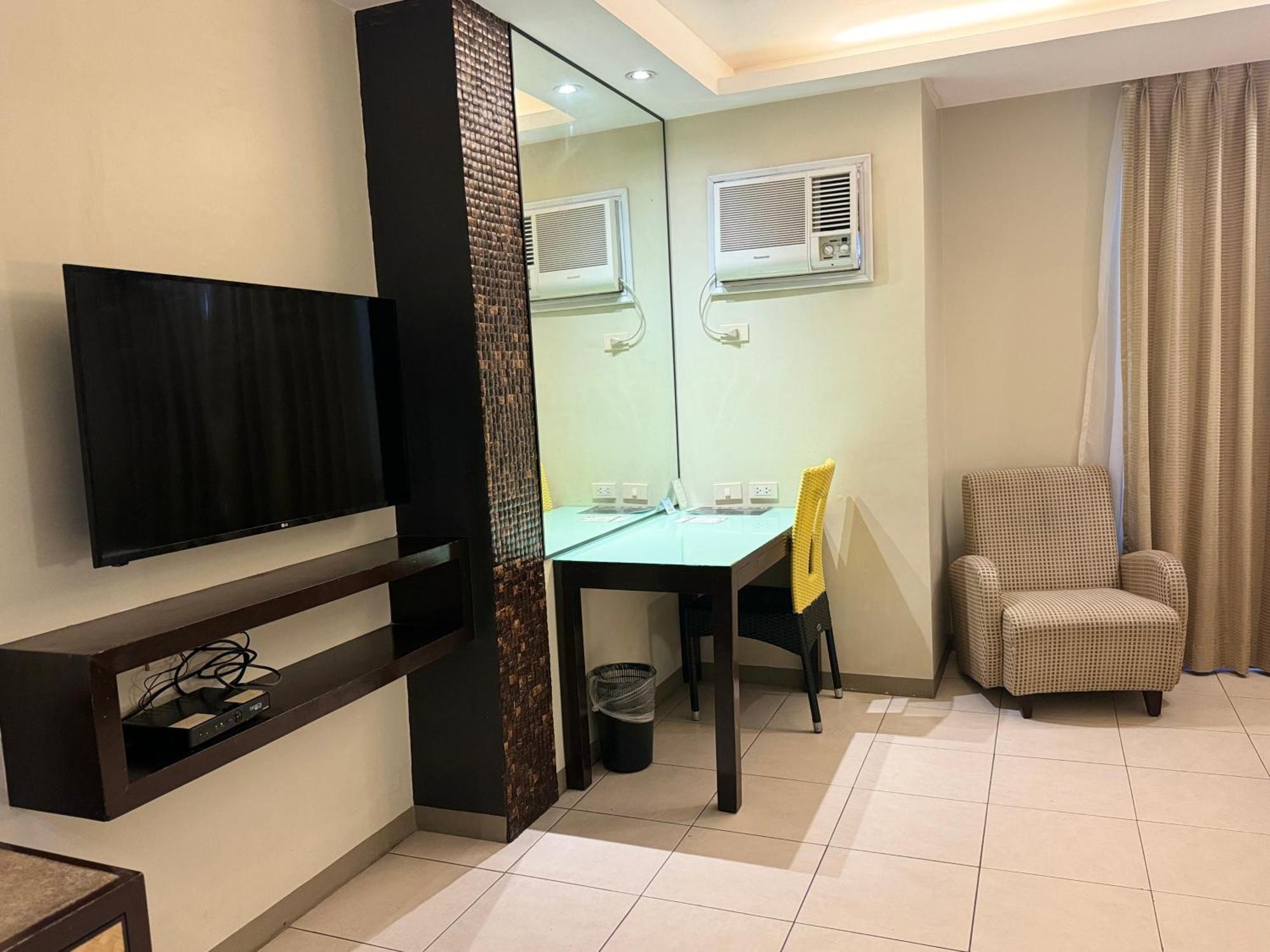 Circle Inn - Iloilo City Center Dış mekan fotoğraf
