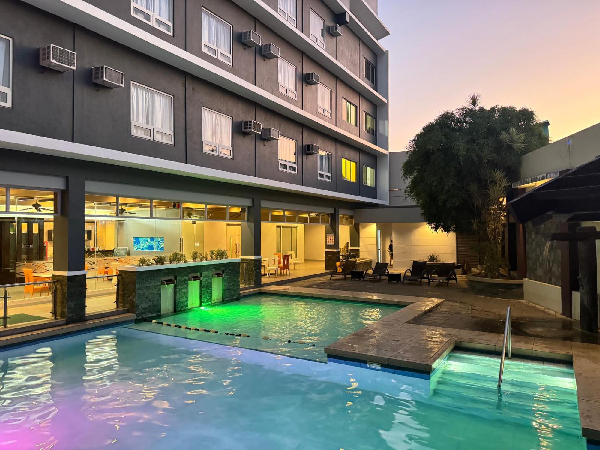 Circle Inn - Iloilo City Center Dış mekan fotoğraf