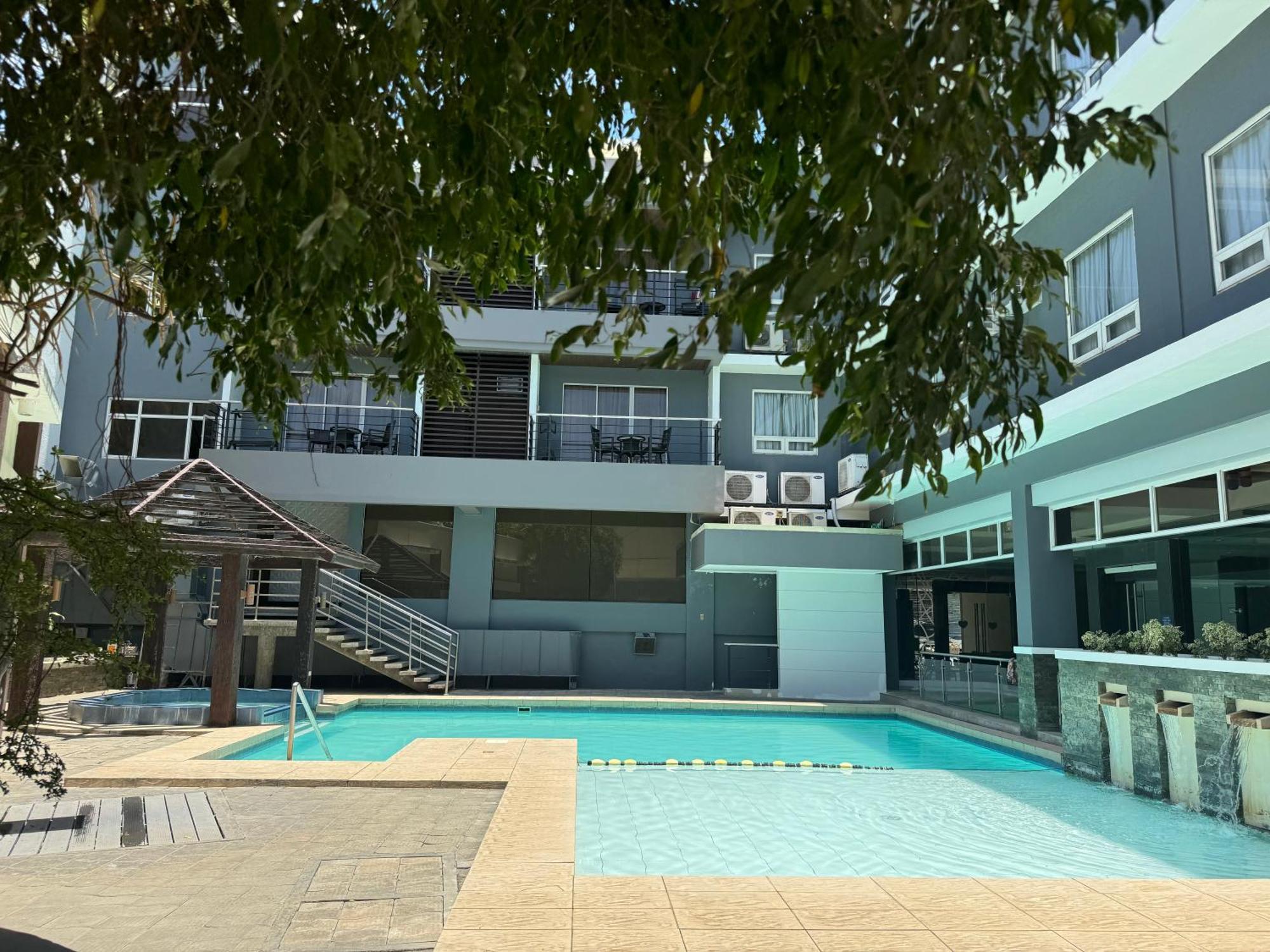 Circle Inn - Iloilo City Center Dış mekan fotoğraf