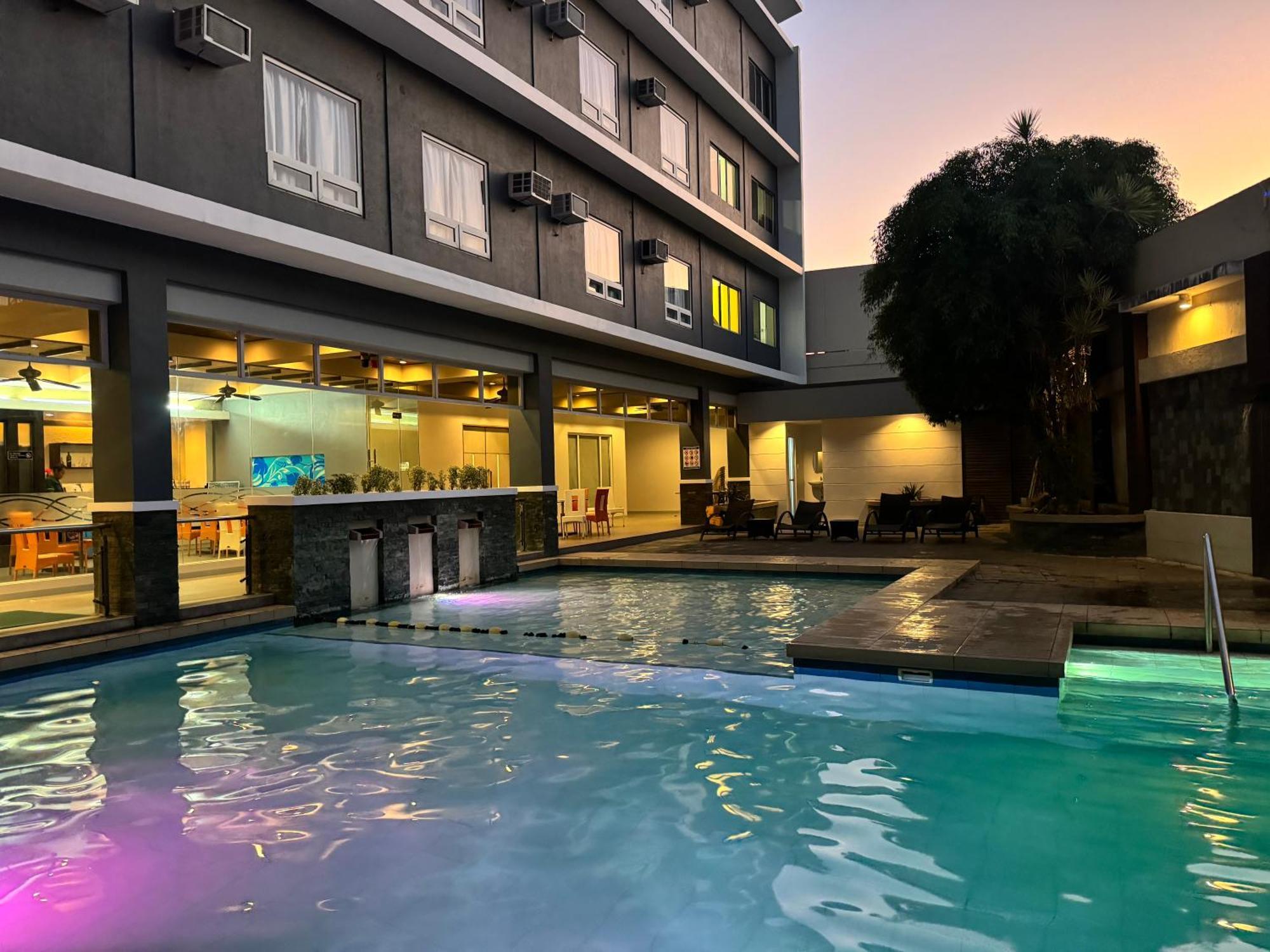 Circle Inn - Iloilo City Center Dış mekan fotoğraf