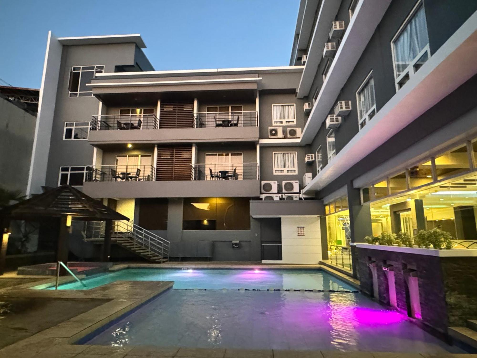 Circle Inn - Iloilo City Center Dış mekan fotoğraf